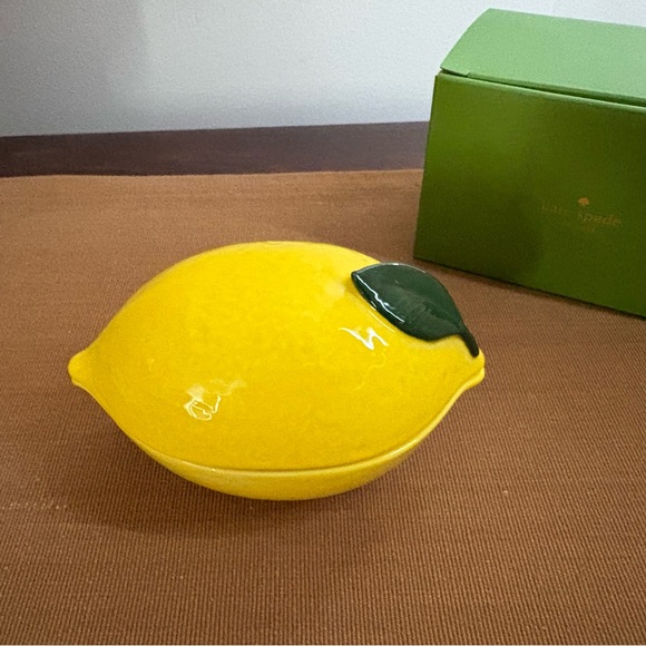 kate spade “With a Twist” - Picture 2 of 9